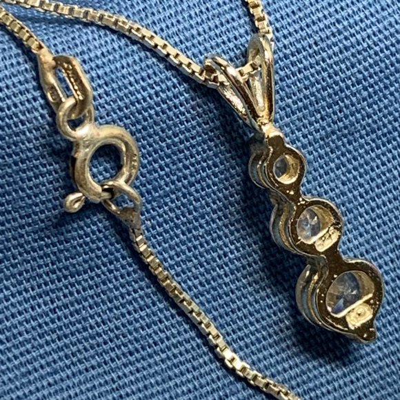 .925 Box 1mm Chain With .925 CZ Pendant. Preowned. (570) - Picture 5 of 5